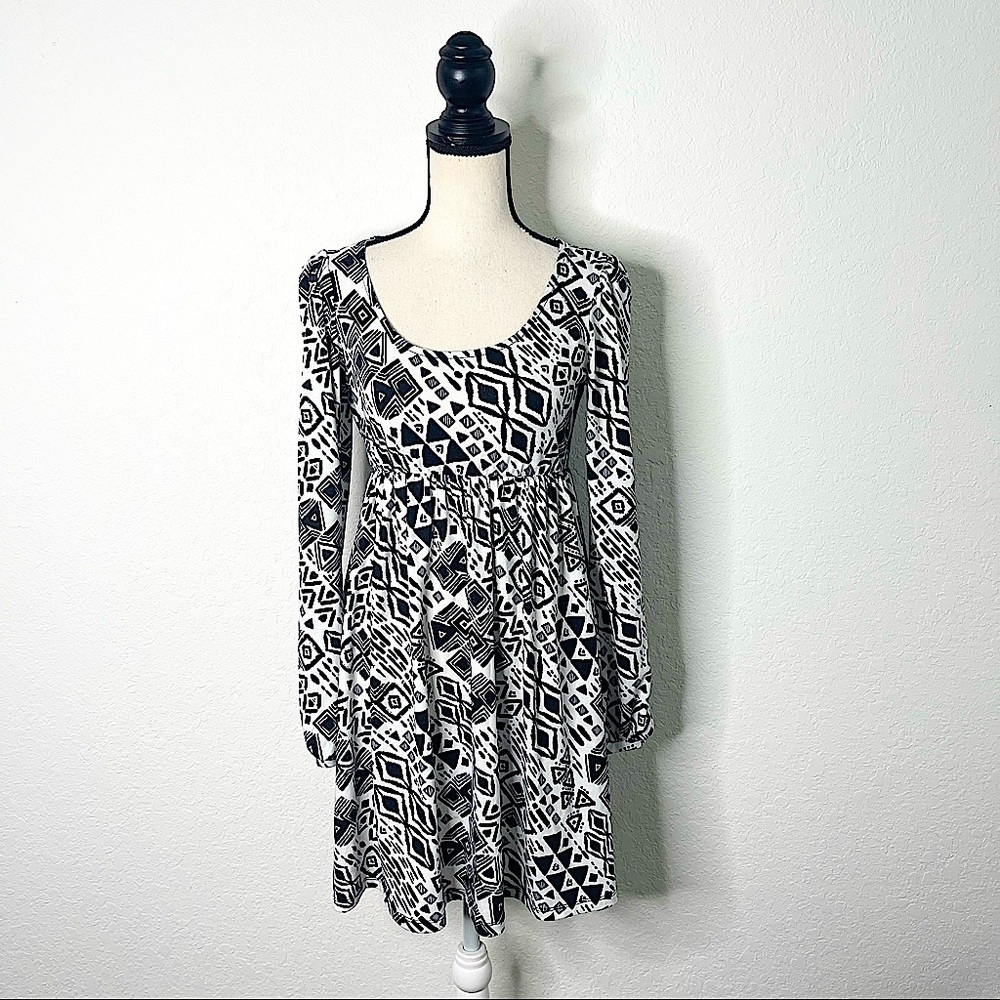 DELIAS by DollsKill Black White Geometric Babydoll Dress Cut Out Sleeves Size XS